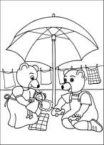 coloriage petit ours brun joue a la voiture